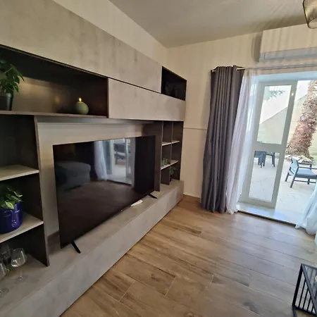 Apartment Stunning With Garden *